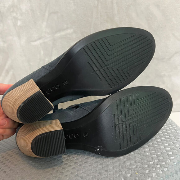 Ecco Booties Womens 38 / 7 Gray Suede Magnet Hydromax Ankle Boots Shoes Casual - Picture 10 of 13